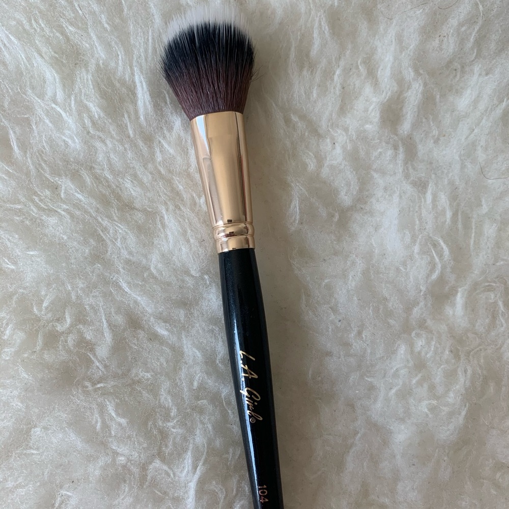 Domed Stippling Brush- LA Girl